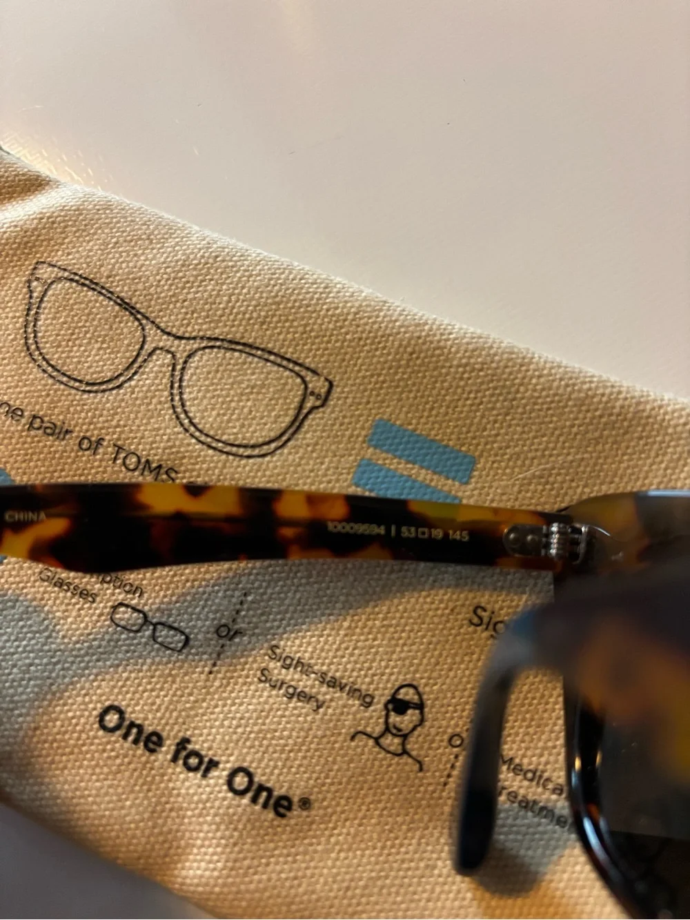 TOMS KITTY 10009594 Women's Tortoiseshell Cat Eye Sunglasses - EUC